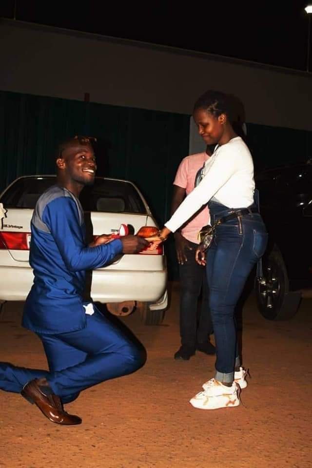 Man wasted no time proposing to girlfriend as soon as she landed