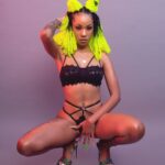 Noti Flow shares her provoking lingerie photos