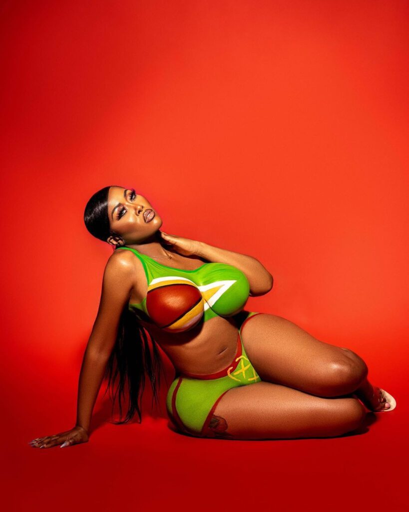 Moriah Mills bodypaint
