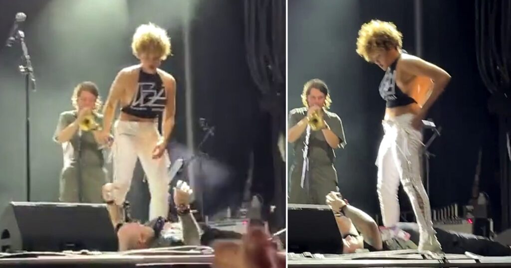 Sophia Urista pisses on a fan live on stage