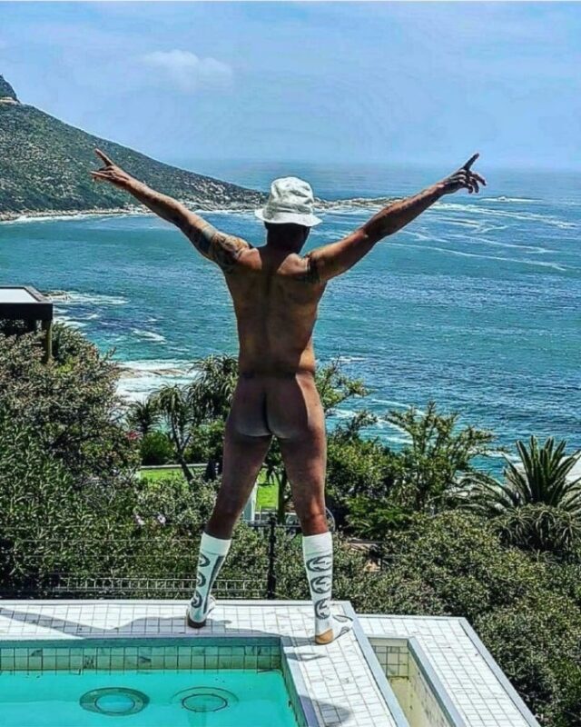 Somizi Mhlongo strips naked, again!