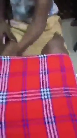 Woman gets fingered while having a pedicure