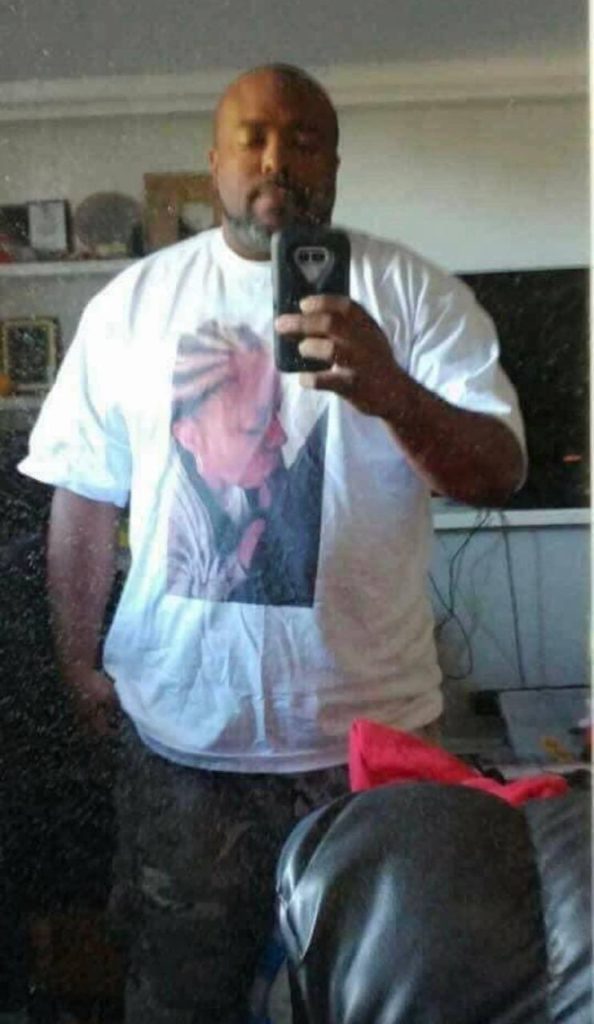 This man printed the photo he took of his wife sucking another man’s dick on a T-shirt and wore it