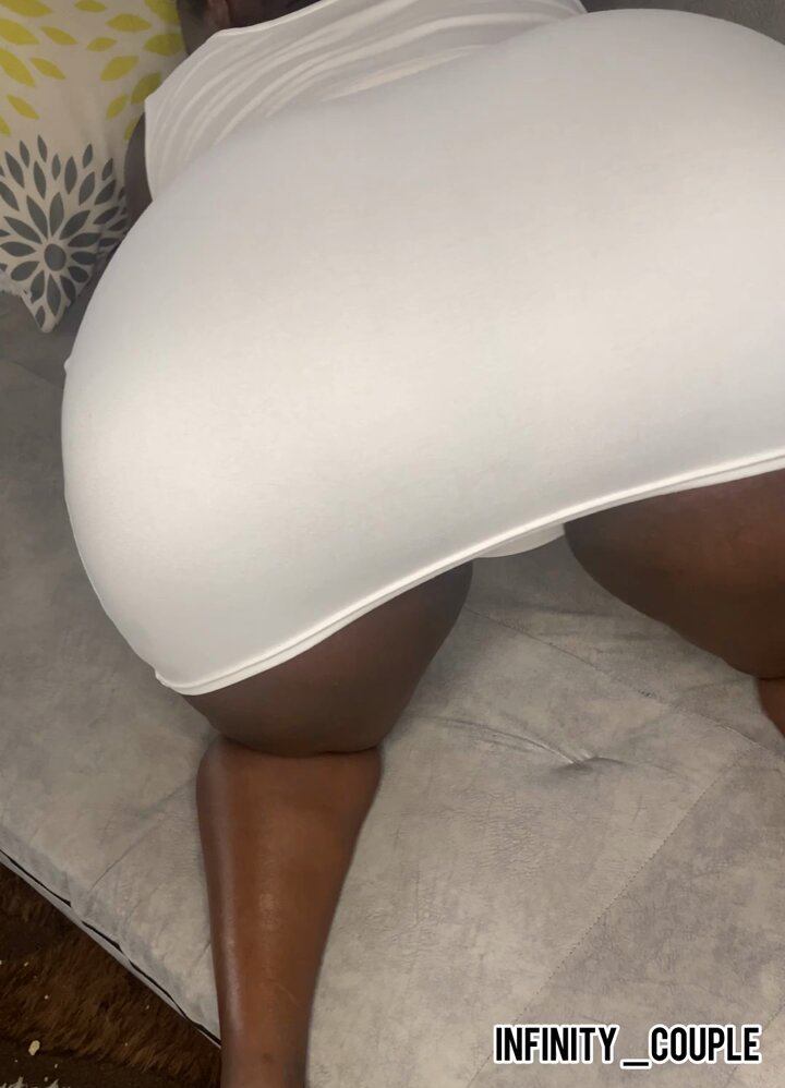 Sameeha teases by tooting her ass all the way up