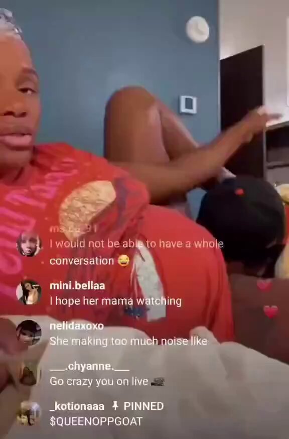 Pregnant woman gets head while she’s on live