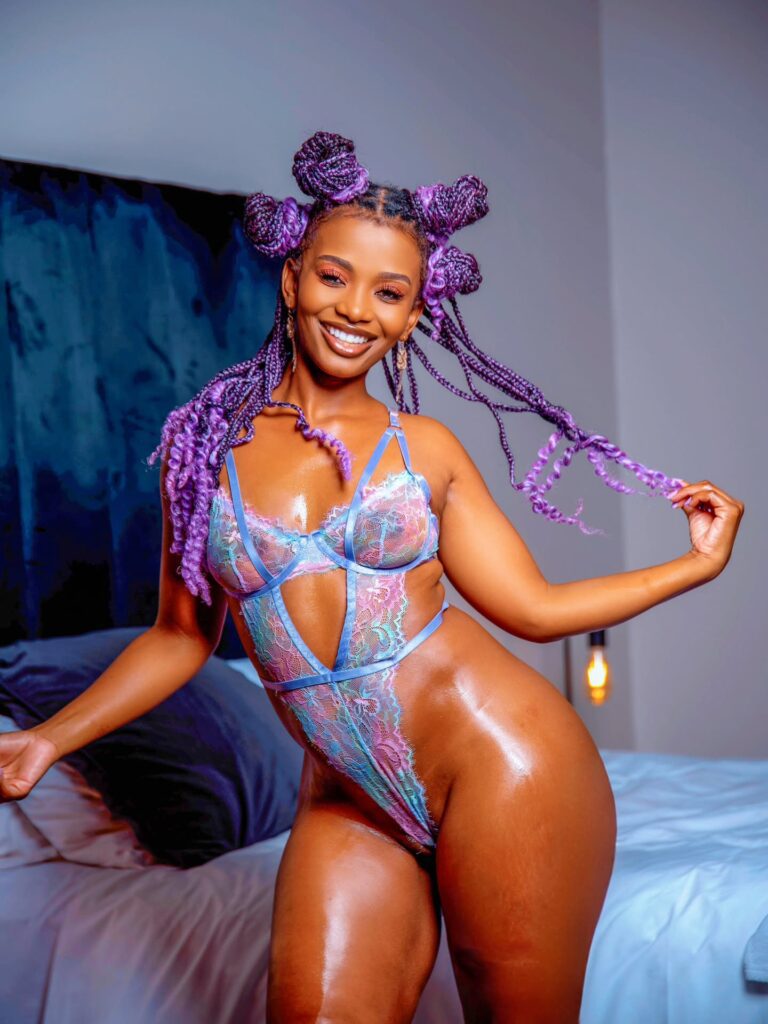 Royal Zinzi in lingerie is what you want to see