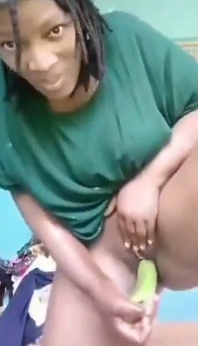Cindy Saisi Moraa Fucking Herself With Plantain